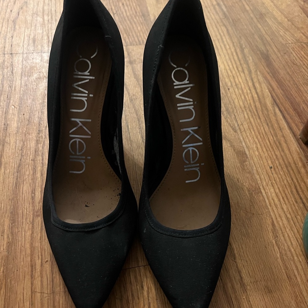 COPY - These are black Calvin Klein pointed toe pumps! Size 7 1/2